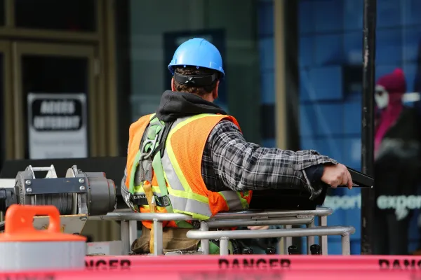 Homme sur chantier